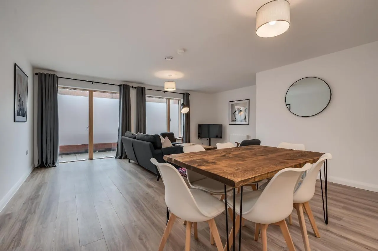 Premium Corporate & Family-Friendly Apartment In Belfast