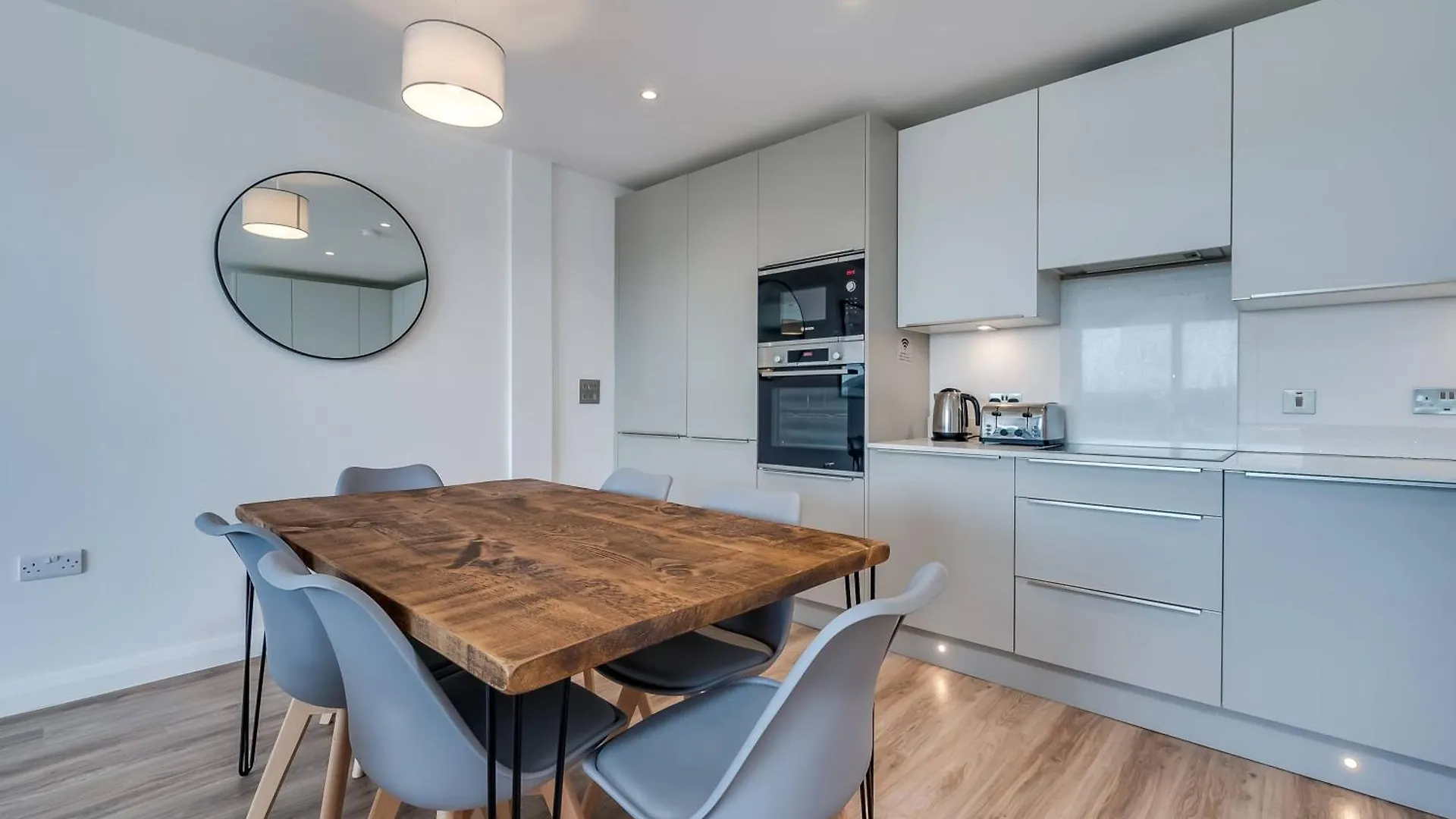 Premium Corporate & Family-Friendly Apartment In Belfast