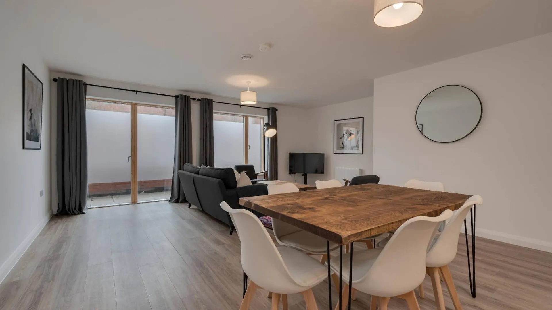 Premium Corporate & Family-Friendly Apartment In Belfast